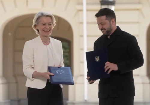 Trwała uroczystość, Zełenski zakpił z Nawrockiego na oczach całego świata! „To nagroda, której nikt nie może anulować”