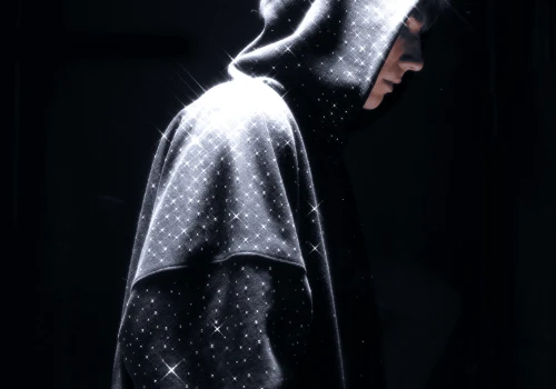 Luksusowy streetwear. Komplet polskiej marki ozdobiony kryształami Swarovskiego