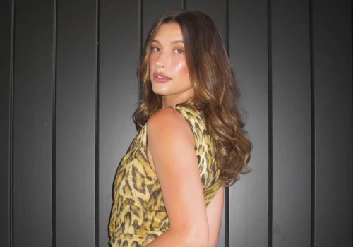 Hailey Bieber pokazała jeansy, które chce mieć każda kobieta. Kosztują mniej, niż myślisz