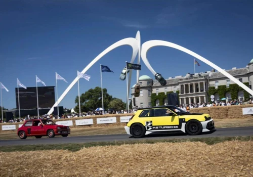 Renault 5 Turbo 3E naprawdę jeździ. 555 KM na Goodwood, a cena rośnie do 160 tys. euro