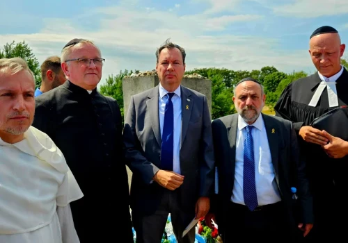 To nie przypadek. Tak wychowywano Polaków do wstydu z własnej historii
