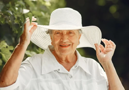 Chmury nie chronią skóry. Seniorzy muszą oglądać znamiona