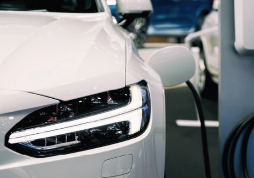 Straż Pożarna: więcej elektryków na drogach i mniej pożarów pojazdów