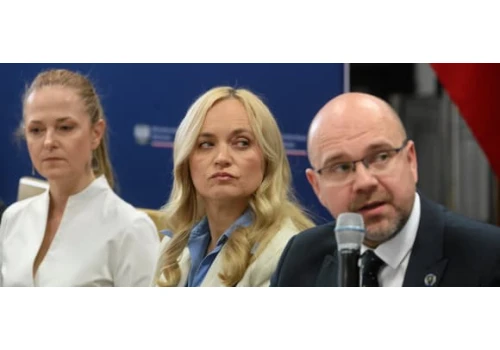 Rząd chce chronić pacjentów przed hochsztaplerami. Może przy okazji uderzyć w medyków