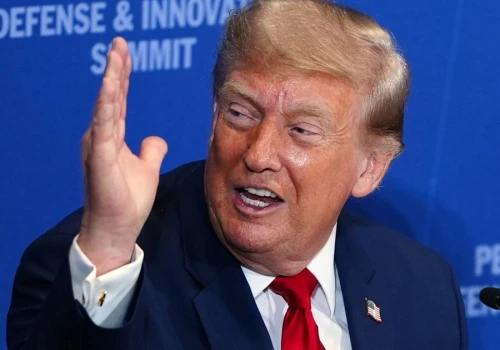 Donald Trump zapowiada kolejne naloty. Były sekretarz obrony: naloty nie wystarczą