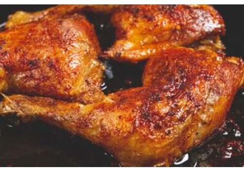 Udka z kurczaka piekę tylko w taki sposób. Skórka przyjemnie chrupie, a mięso delikatnie odchodzi od kości