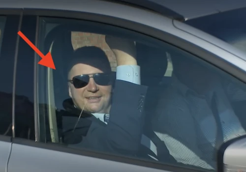 Nagrali Czarnka, gdy wyjeżdżał ze spotkania PiS. Pokazał dziennikarzom TE gesty