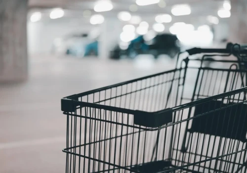 Auchan najtańszą siecią w czerwcu. Aldi z najdroższym koszykiem