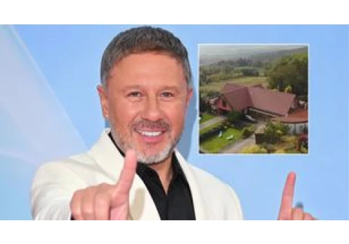 Andrzej Piaseczny i jego różowy dom. Jak urządził się na wsi? (ZDJĘCIA)