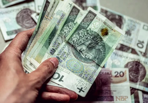 Pieniądze na dowolny cel, czyli jak wziąć kredyt gotówkowy i nie ryzykować płynnością finansową?