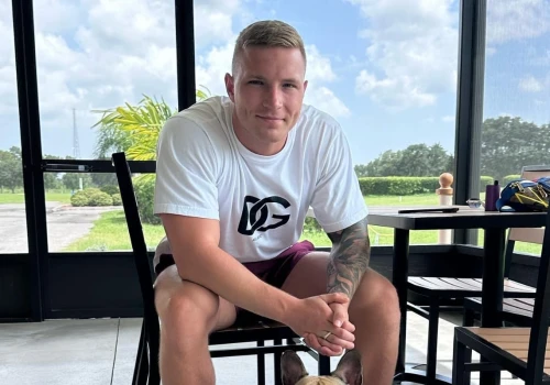 Mateusz z Hotelu Paradise 12 uderza w produkcję. 