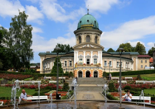 Wyglądają jak luksusowe hotele pięciogwiazdkowe, a to polskie sanatoria