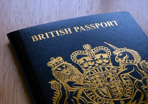 Przez nowe zasady paszportowe 15-latka nie mogła wrócić do UK