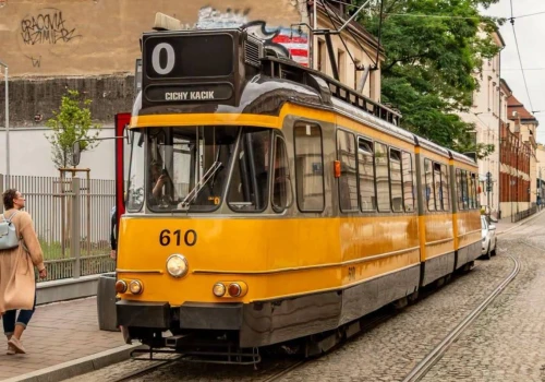 Historyczne tramwaje z Warszawy, Poznania i Śląska wyjadą na tory w Krakowie