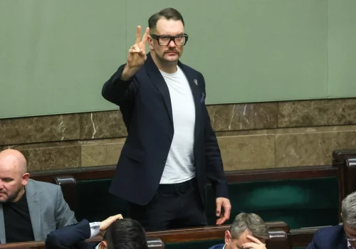 Poseł wejdzie do klatki? Ujawniono nazwisko przeciwnika