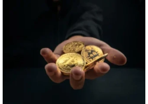 Wieloryb Bitcoina obudził się po 8,5 roku. Przeniósł BTC warte 383 mln USD