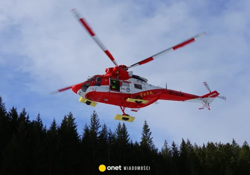 Groźny wypadek na Kotelnicy Białczańskiej. Rowerzysta zabrany przez śmigłowiec TOPR