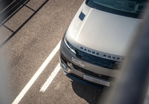 Range Rover potwierdził produkcję elektrycznej odmiany modelu Sport