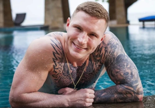 Mateusz z Hotelu Paradis otworzył się na temat domu rodzinnego. Jego wyznanie poruszyło widzów