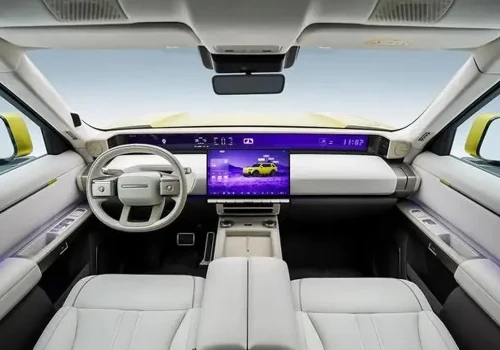 Nowy Freelander 8 zaserwuje nam 1,2 metrowy wyświetlacz i seksistowskie fotele
