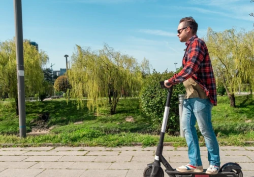 22 ofiary i tysiące wypadków. Miasta chcą ostrzejszych przepisów dla e-hulajnóg
