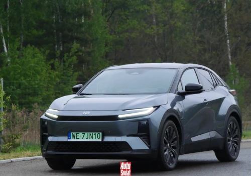 Jeździłem elektryczną Toyotą z gwarancją na milion kilometrów. Z jednym ściemniają