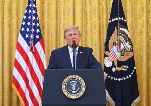 Trump odtajnia dokumenty o wyborach i uderza w media. Padają też oskarżenia wobec Chin