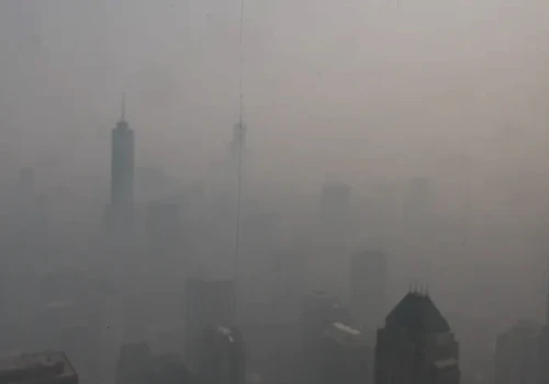 Dym z pożarów lasów nad Chicago bije rekordy. Wiadomo, kiedy jakość powietrza zacznie się poprawiać