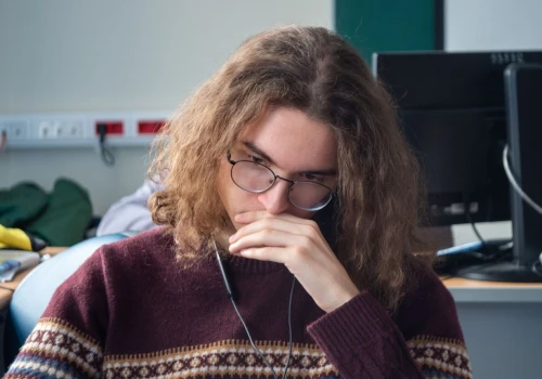 1000 zł miesięcznie alimentów dla studenta. Niektórzy rodzice mają metodę, by od tego uciec