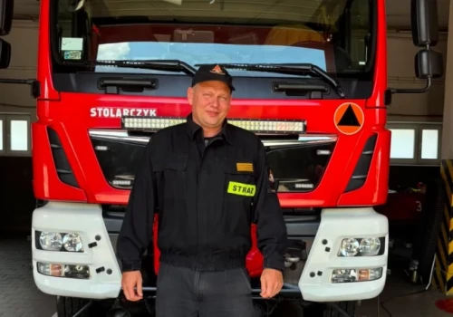 Strażak z Kalisza udzielił pomocy pasażerowi samolotu