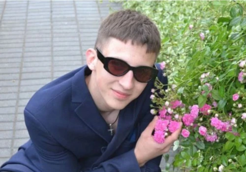 Białołęka. Robotnik zrzucił kocioł z dachu na 18-latka, który zmarł. Relacja ciotki porusza, co się dzieje z jego rodzicami