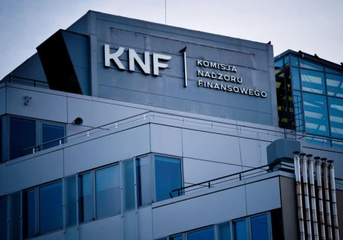Zmiany dla banków, TFI i domów maklerskich. Opłaty do KNF z wyprzedzeniem