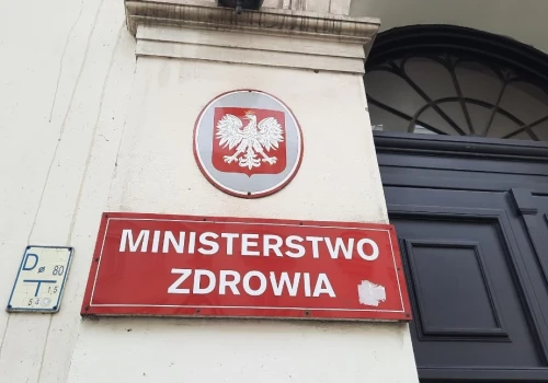 Sześć nowych projektów dla ochrony zdrowia. „Obowiązek przepracowania przynajmniej pół etatu w jednym szpitalu”