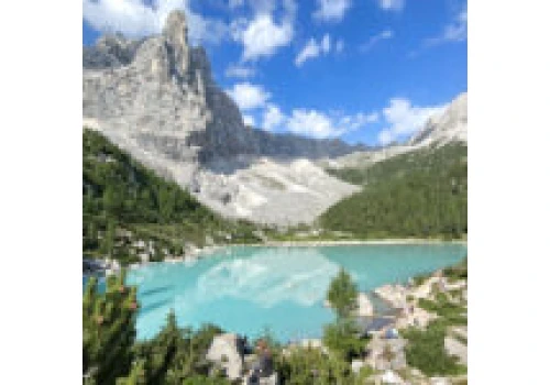 Lago di Sorapis – mleczno-turkusowy cud Dolomitów. Przewodnik po szlaku 215 i lekcja alpejskiej pogody