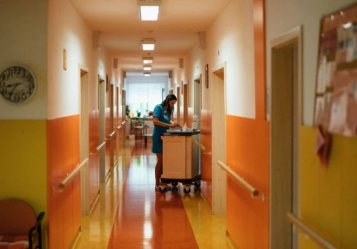 Koniec z wiszeniem na telefonie do przychodni. Od sierpnia pacjentów czeka duża zmiana w zapisach