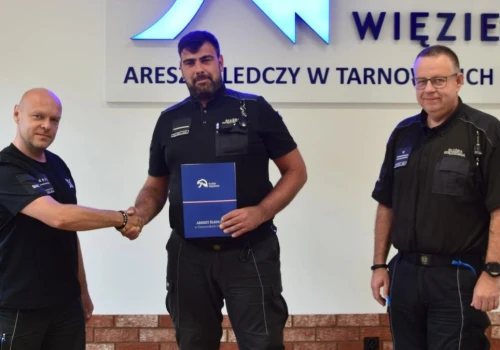 Funkcjonariusz z Tarnowskich Gór uratował tonące dziecko. Bohaterski czyn w Sianożętach