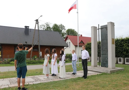 ’Nawet w piekle obozu pomagała innym’ – młodzi z Gręboszowa nagrali film o Stefanii Łąckiej