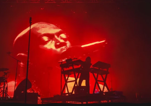 Faithless nie zagra przed jubileuszowym meczem Cracovii. Klub odwołał koncert