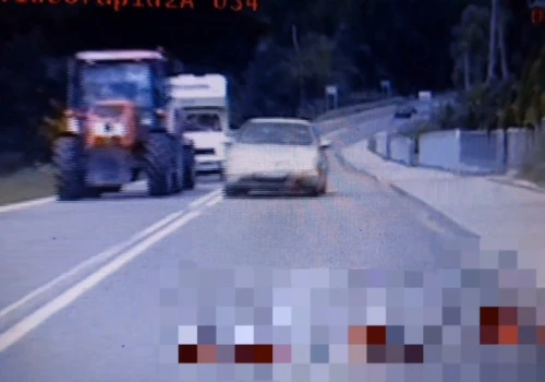 Jechał prosto na czołówkę z radiowozem. Policja nie miała litości