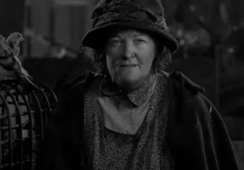 Nie żyje Brenda Fricker, która grała gołębiarkę w 