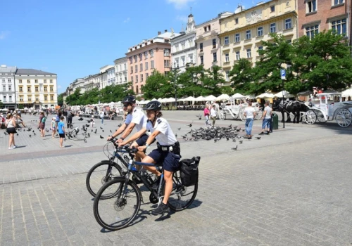 Krakowska policja ruszyła na rowery. Patrole pojawiły się w centrum miasta