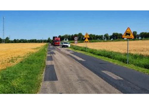 Trwa remont drogi Zelgniewo - Śmiłowo. Kierowcy długo na to czekali