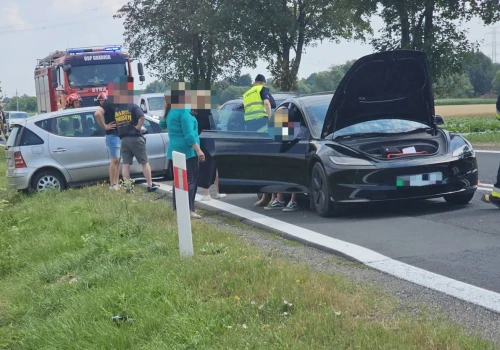 Zderzenie trzech pojazdów na krajowej „piątce” w Modlęcinie