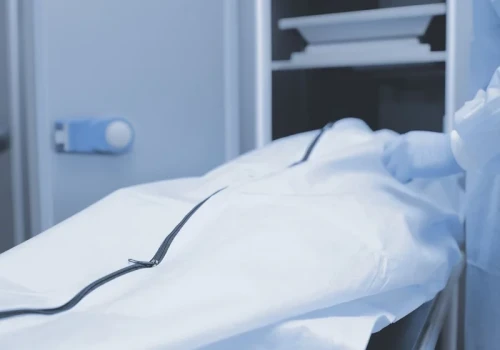 Nie tylko Szpital Południowy. Przy Banacha nagabywano rodziny już w kostnicy?