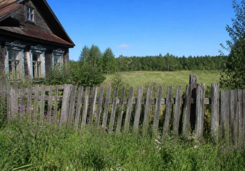 Brzydki płot sąsiada może być problemem. Kiedy rolnik ma prawo żądać zmian