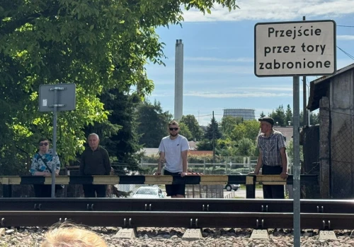 Tunel widmo w Rzeszowie. Urzędnicy szukają „montażu finansowego”, gdy piesi codziennie uciekają przed pociągiem