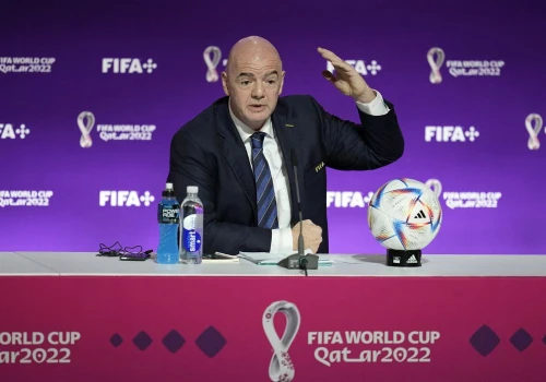 Pomimo skandali i oskarżeń, Łysy z FIFA szykuje się na czwartą już kadencję