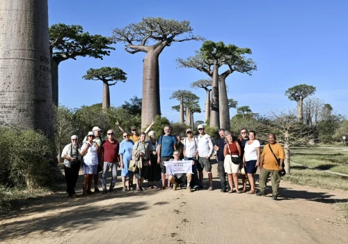 Pielgrzymka na Madagaskar: najbardziej poruszające są spotkania rodziców adopcyjnych z dziećmi