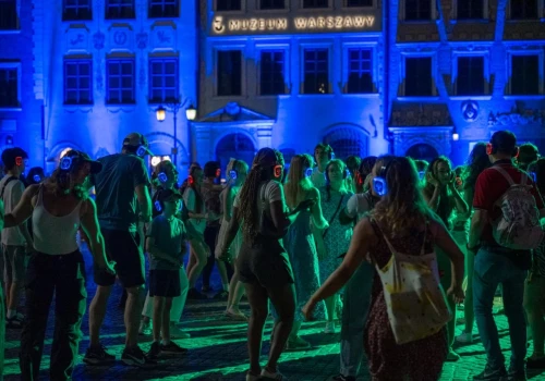 Tak wyglądało urodzinowe silent disco na Starym Mieście w Warszawie. Foto