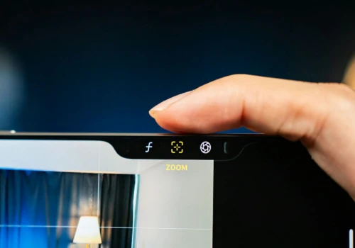 Zielona lub pomarańczowa kropka na ekranie telefonu? Oto co naprawdę oznacza